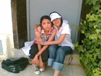 ben c la ptit ami d'anas qu'elle deteste bzaf ((((LoL))))--->yousra<----et sn amie liala 7adi ba3da chmi3a tmcha avc elle wmat wra9ch